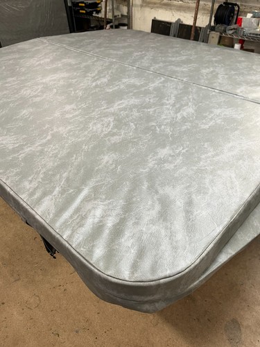 Light grey hot tub - x,